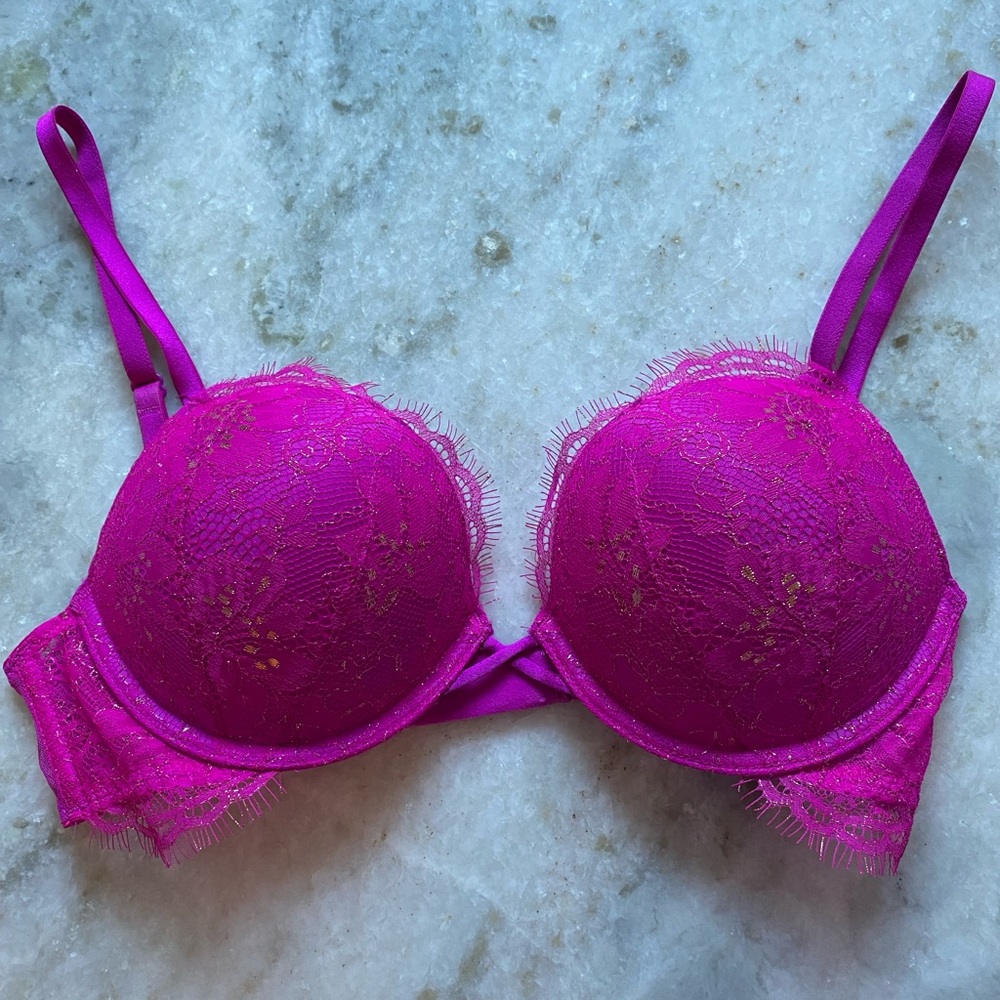 New Victoria Secret Bombshell Bra 34B